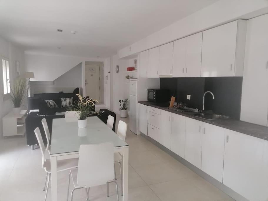 Spacious Loft / Literally At The Foot Of Alhambra Apartamento Granada Exterior foto